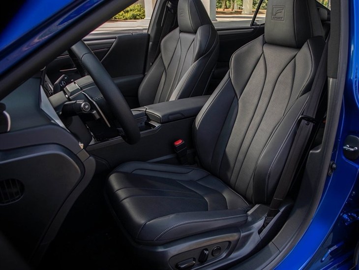 Lexus ES Saloon 300h 2.5 Premium Plus CVT