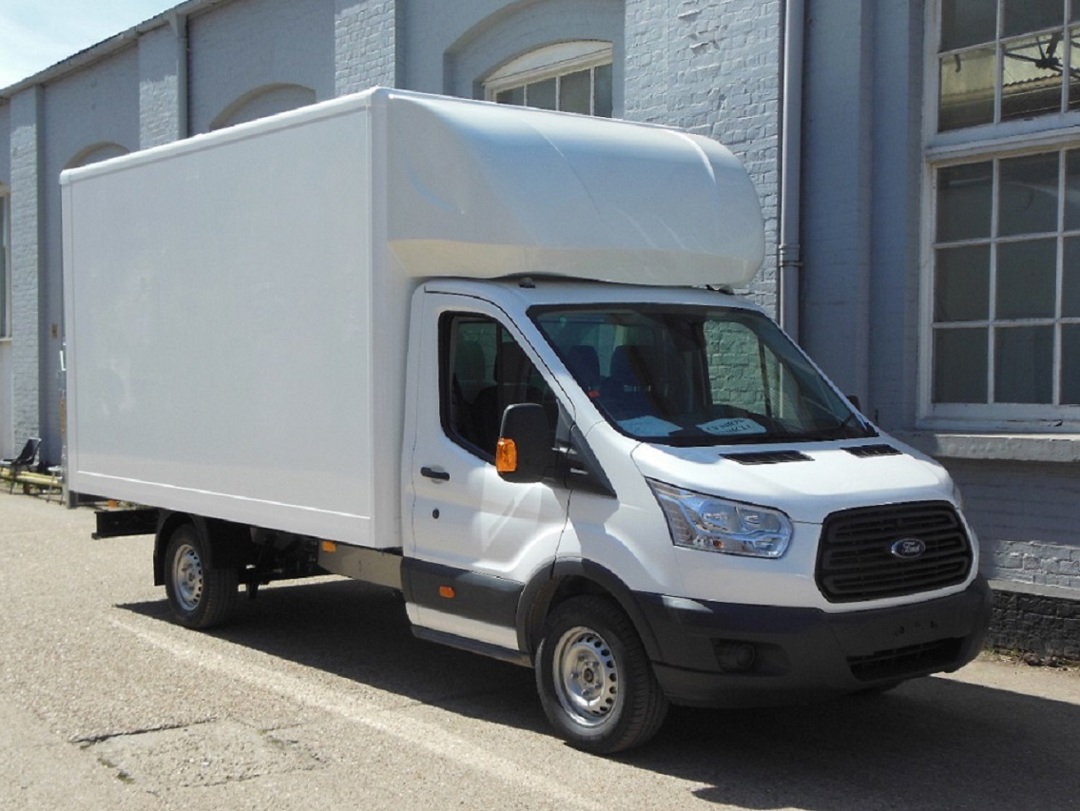 Ford Transit Luton exterior