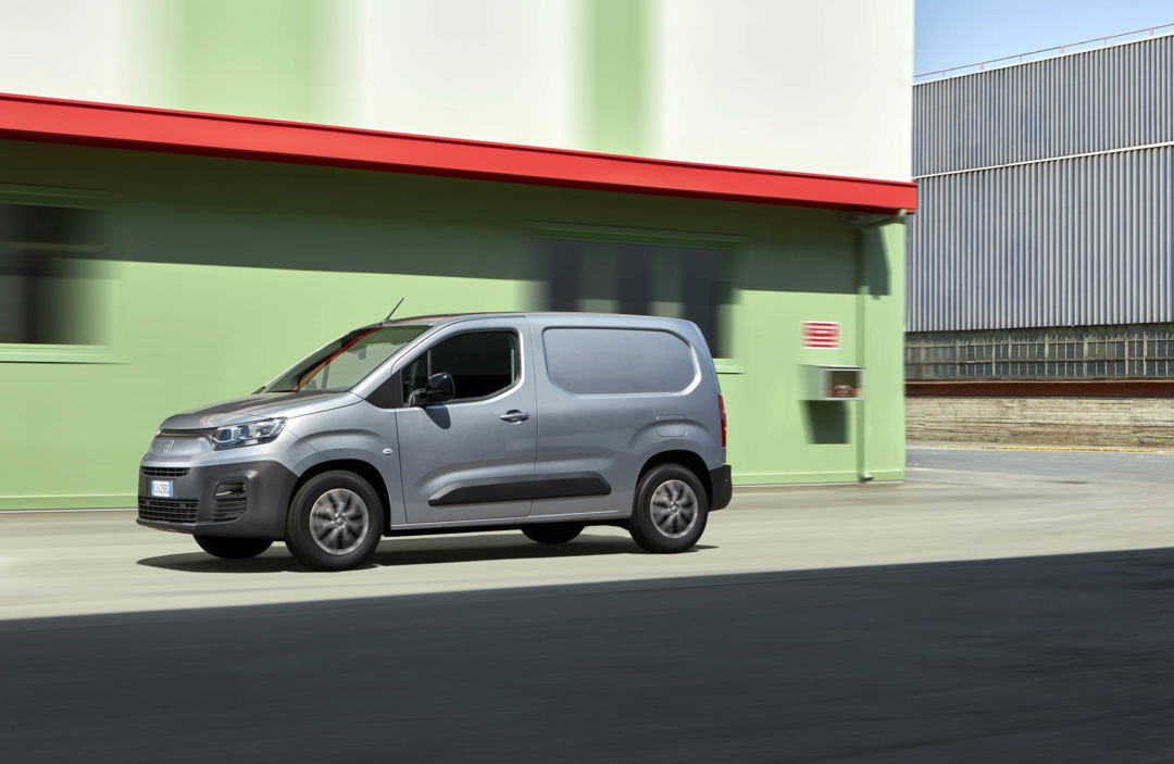 Fiat Doblo Crew exterior