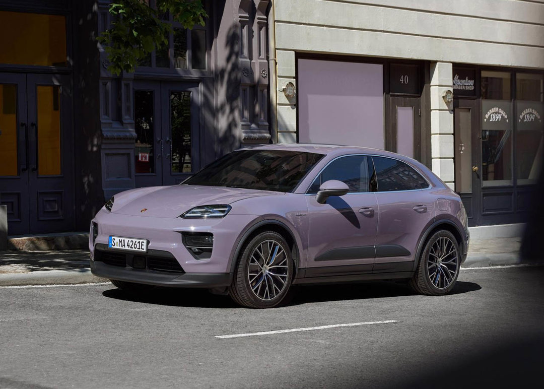 Porsche Macan-E in grey