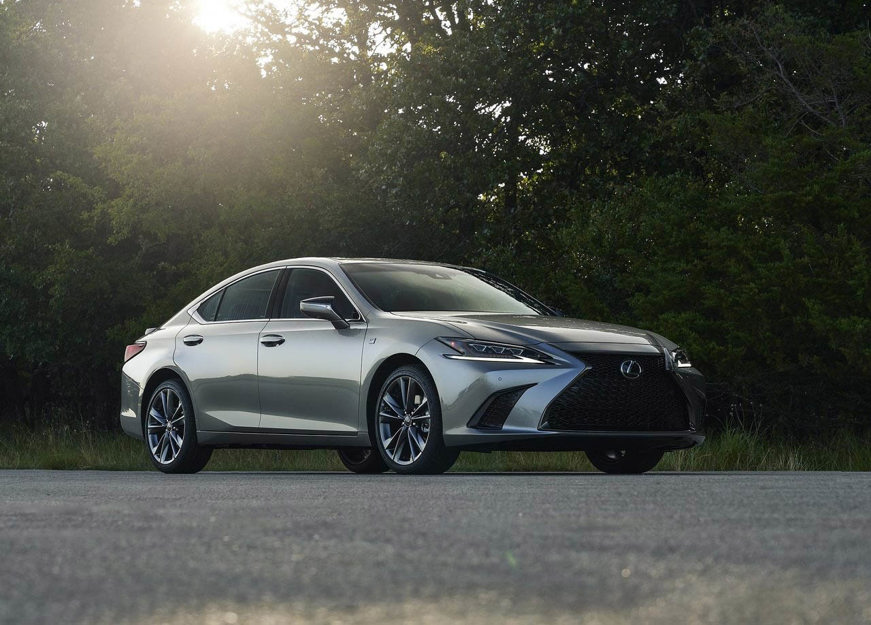 Lexus ES Saloon lease car in silver