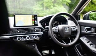 Honda lease car with infotainment system connected to Apple CarPlay