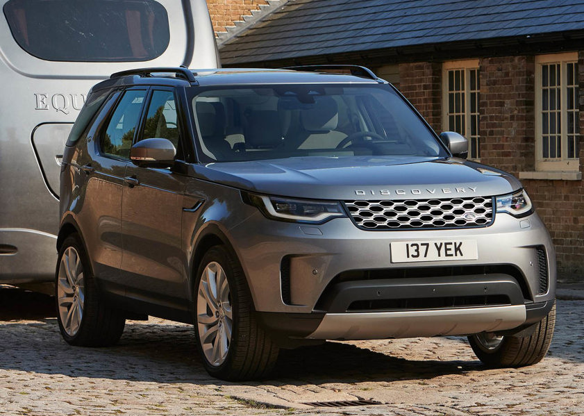 Land Rover Discovery in silver towing a caravan