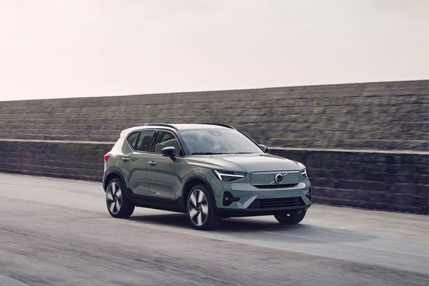 volvo xc40 driving on the road