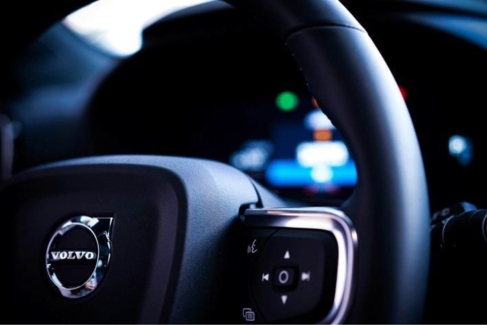 Volvo steering wheel and digital instrument display
