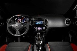 THe all-black interior of the new Nissan Juke Nismo RS