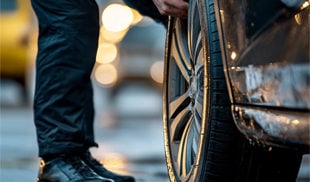 Mechanic changing a car tyre