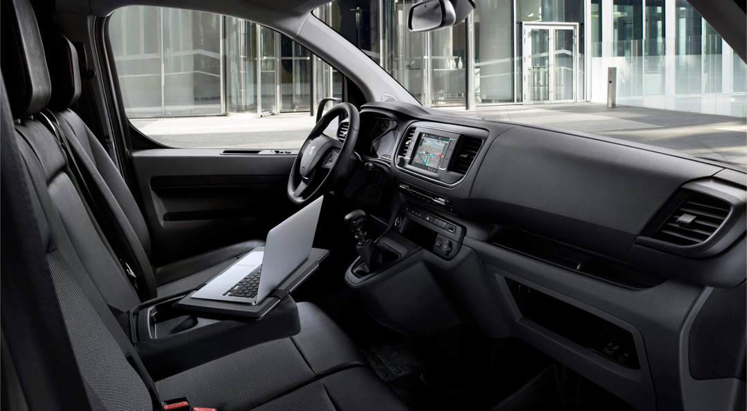 Peugeot Expert Crew interior